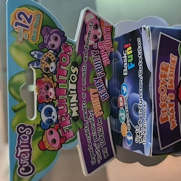 Cutetitos Fruititos Minitos Berry Scented Mystery Mini Plush NEW - Picture 4 of 4